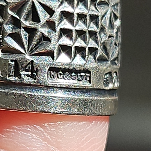 Henry Griffin and Son Sterling Silver Vintage Thimble - Picture 2 of 4